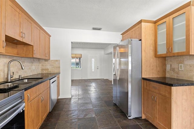 2 of 25 - 411 Ne 45th St, Oakland Park, FL