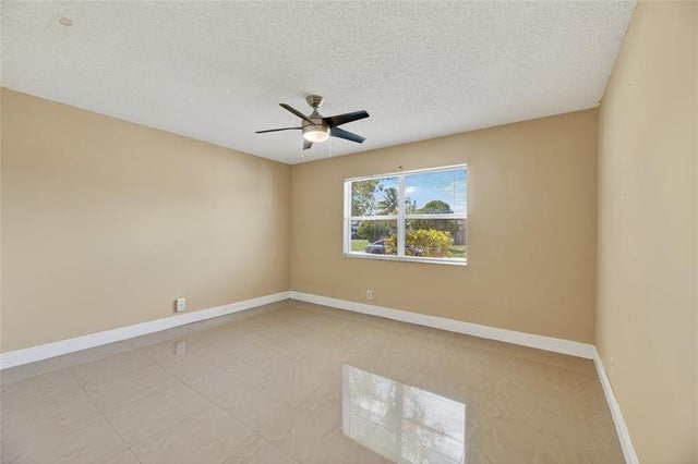 4 of 55 - 7527 Sw 7th Pl, North Lauderdale, FL