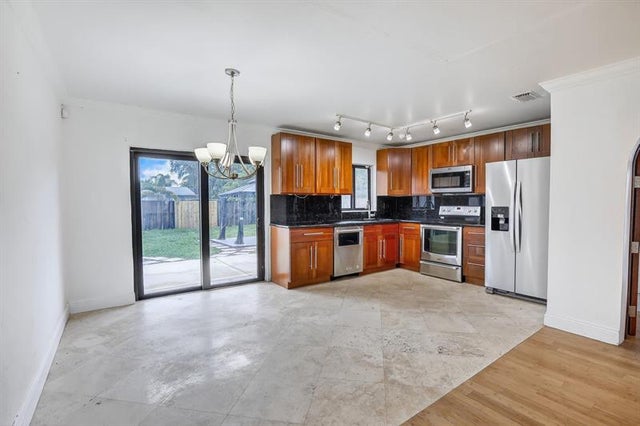 5 of 38 - 7161 Pershing St, Hollywood, FL