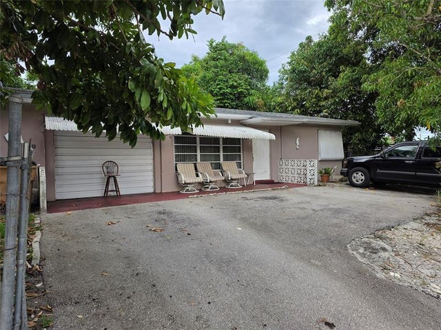 2 of 14 - 4410 Ne 3rd Ave, Deerfield Beach, FL