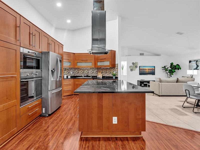 255 Somerset Way, Weston