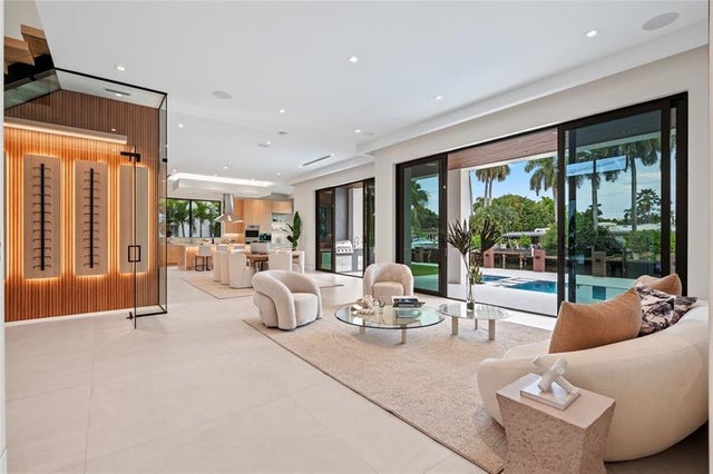 3 of 63 - 2405 Castilla Isle, Fort Lauderdale, FL