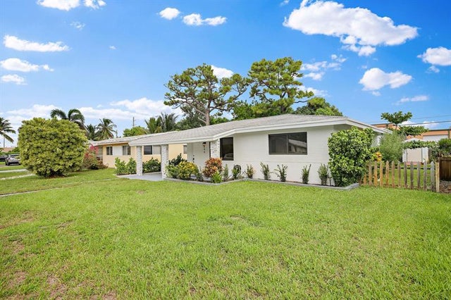 2 of 34 - 699 Ne 40th St, Oakland Park, FL