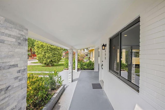 3 of 34 - 699 Ne 40th St, Oakland Park, FL