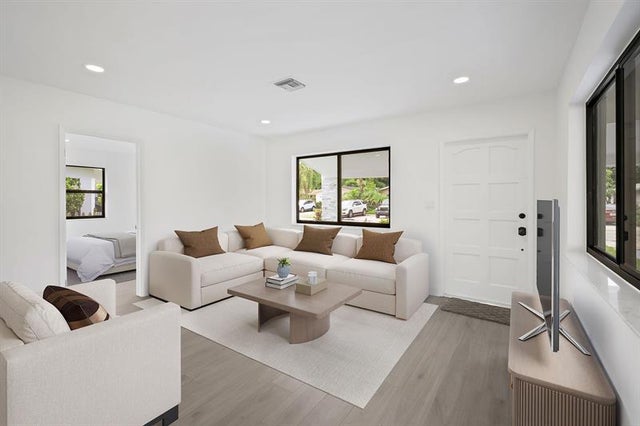 5 of 34 - 699 Ne 40th St, Oakland Park, FL
