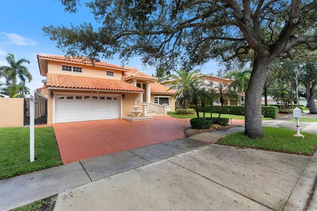 2 of 41 - 8235 Nw 164th St, Miami Lakes, FL