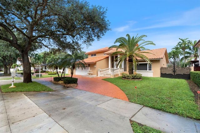 3 of 41 - 8235 Nw 164th St, Miami Lakes, FL