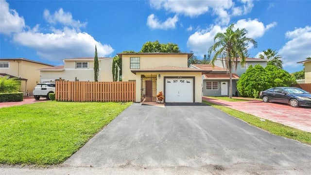 1 of 40 - 10718 Sw 148th Ct, Miami, FL