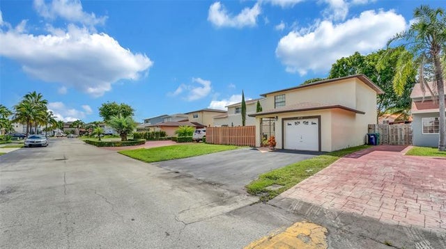2 of 40 - 10718 Sw 148th Ct, Miami, FL