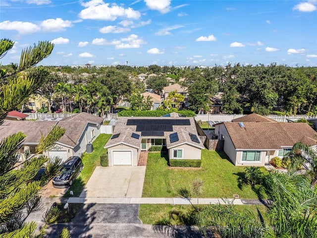 3 of 35 - 9329 Nw 53rd Ct, Sunrise, FL