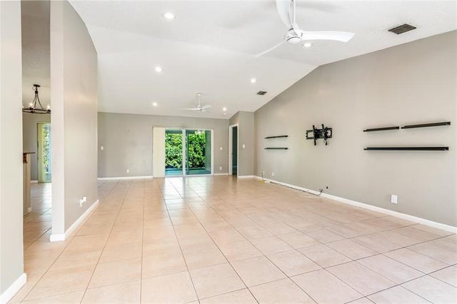 5 of 35 - 9329 Nw 53rd Ct, Sunrise, FL