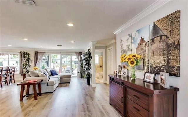 4 of 42 - 361 Se 9th Ct, Pompano Beach, FL
