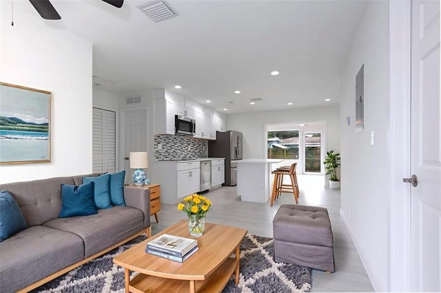 2 of 45 - 713 Sw 4th Ct, Hallandale, FL