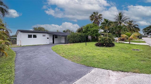 4 of 45 - 713 Sw 4th Ct, Hallandale, FL