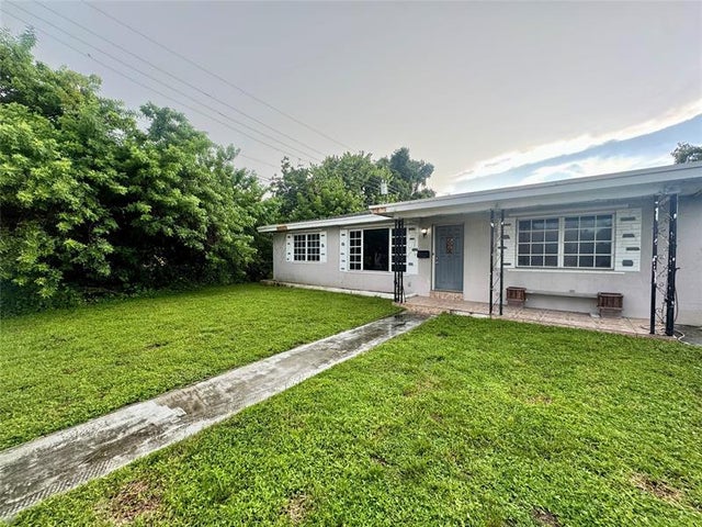 1 of 7 - 1212 S 26th Ave, Hollywood, FL