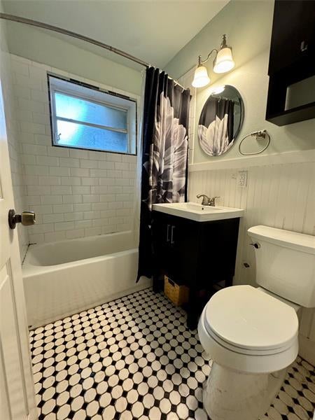2 of 7 - 1212 S 26th Ave, Hollywood, FL