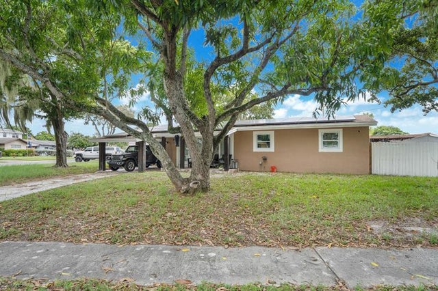 3 of 22 - 1880 Sw 37th Way, Fort Lauderdale, FL