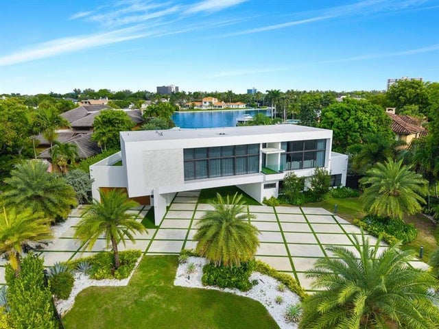 1 of 61 - 19 Gatehouse Rd, Sea Ranch Lakes, FL