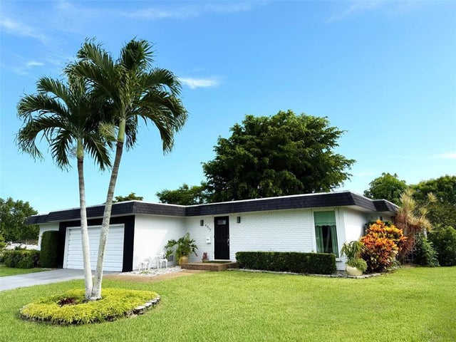 1 of 30 - 6317 Brookwood Blvd, Tamarac, FL