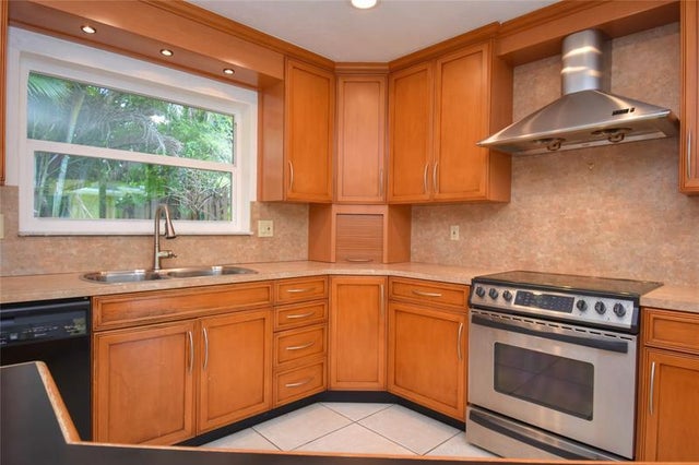 2 of 34 - 820 Alamanda Ct, Plantation, FL