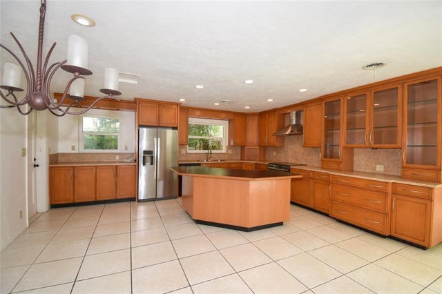 3 of 34 - 820 Alamanda Ct, Plantation, FL