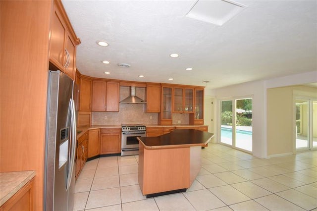 4 of 34 - 820 Alamanda Ct, Plantation, FL
