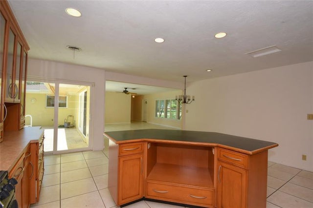 5 of 34 - 820 Alamanda Ct, Plantation, FL