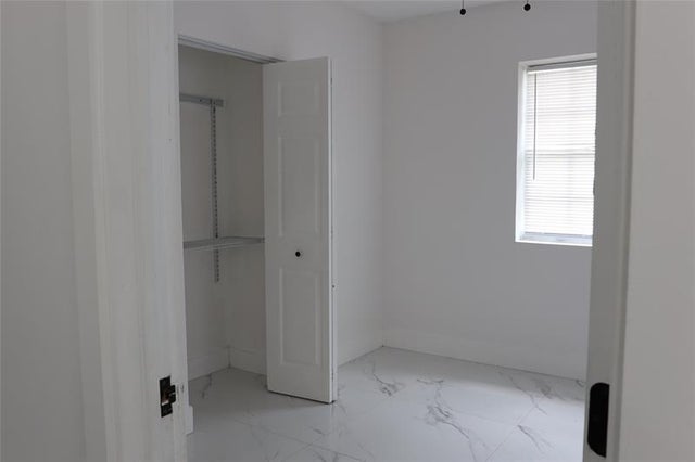 5 of 25 - 3075 Nw 68th St, Miami, FL