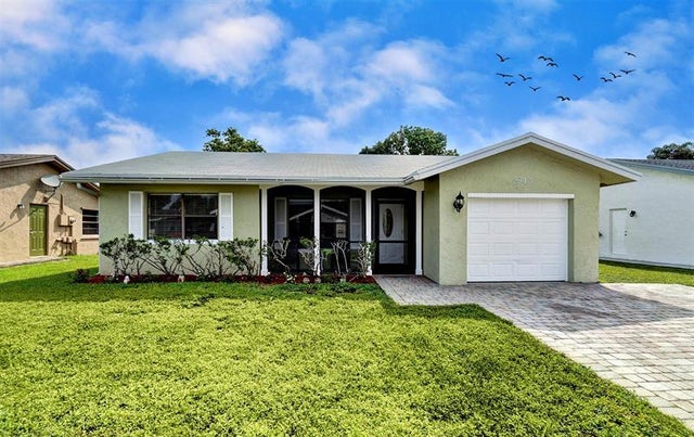 1 of 40 - 8240 Nw 94th Ave, Tamarac, FL