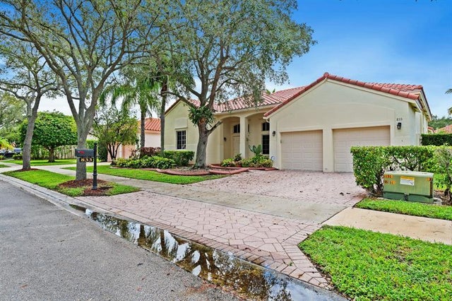 3 of 35 - 833 Heritage Drive, Weston, FL