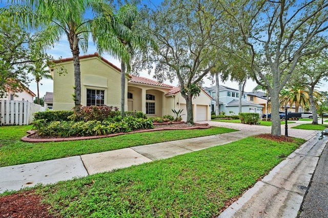 4 of 35 - 833 Heritage Drive, Weston, FL