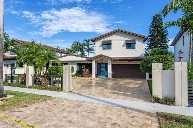 3 of 31 - 2541 Ne 48th St, Lighthouse Point, FL