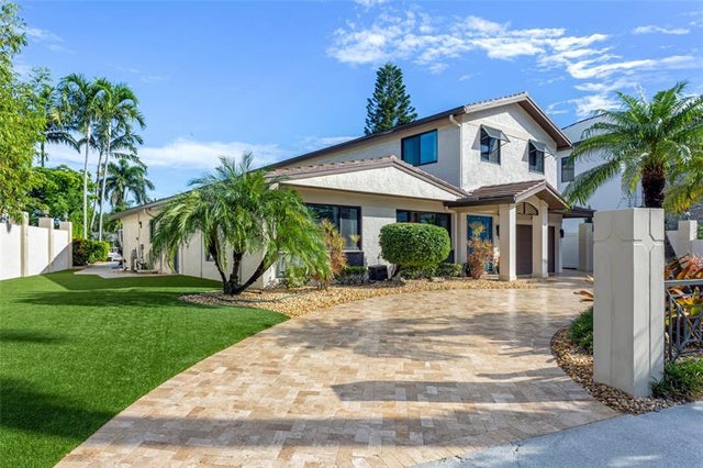 4 of 31 - 2541 Ne 48th St, Lighthouse Point, FL