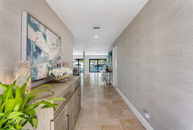 5 of 31 - 2541 Ne 48th St, Lighthouse Point, FL