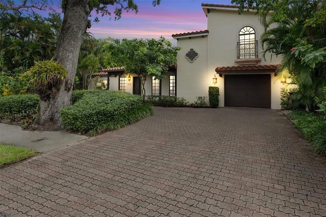 1 of 14 - 1022 Se 12th Way, Fort Lauderdale, FL