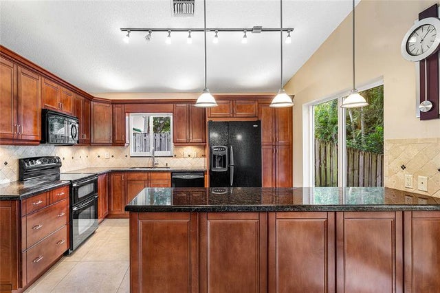 3 of 36 - 1443 Banyan Cir, Pompano Beach, FL