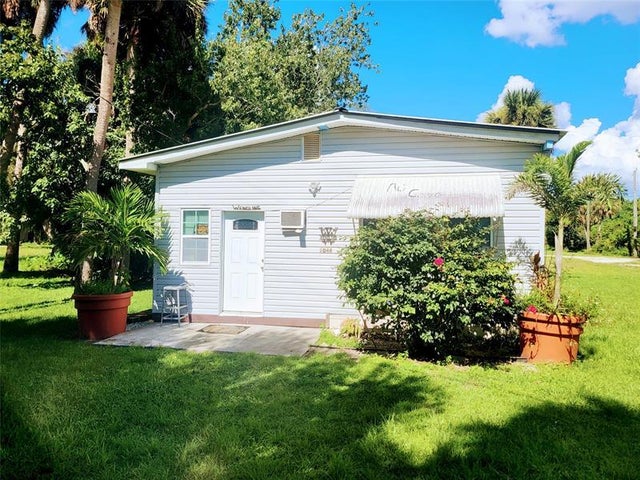 1 of 24 - 1048 Arvin Ln, Moore Haven, FL