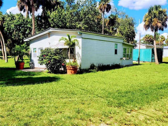2 of 24 - 1048 Arvin Ln, Moore Haven, FL
