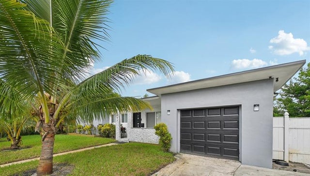 2 of 29 - 667 W Melrose Cir, Fort Lauderdale, FL