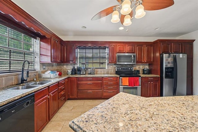 3 of 29 - 667 W Melrose Cir, Fort Lauderdale, FL
