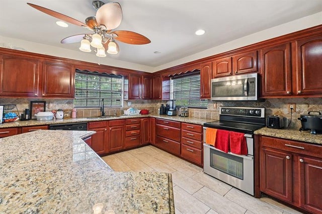 5 of 29 - 667 W Melrose Cir, Fort Lauderdale, FL