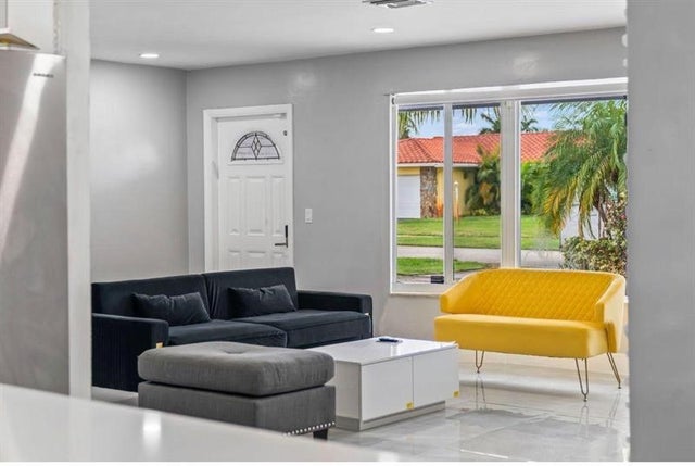 2 of 13 - 4811 Hayes St, Hollywood, FL
