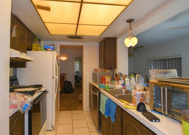 5 of 12 - 1240 S Cypress Rd, Pompano Beach, FL