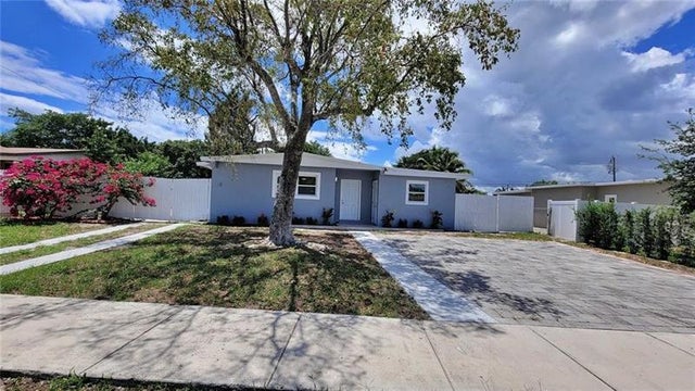 4 of 31 - 266 Ne 42nd St, Deerfield Beach, FL