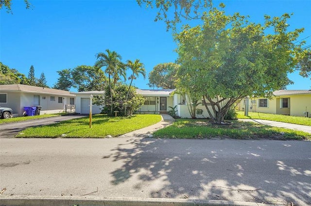1 of 66 - 917 N 17th Ave, Hollywood, FL