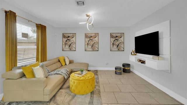 5 of 31 - 713 Nw 6th St, Hallandale, FL