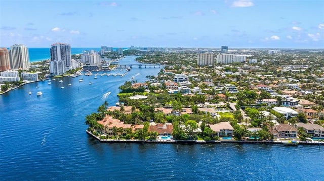 2 of 21 - 2701 Aqua Vista Blvd, Fort Lauderdale, FL