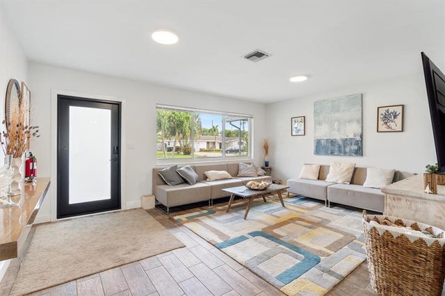 5 of 20 - 2240 Ne 37th St, Lighthouse Point, FL