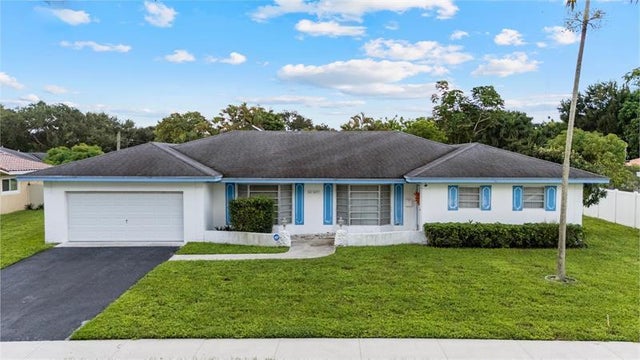 1 of 40 - 660 Nw 74th Ter, Plantation, FL
