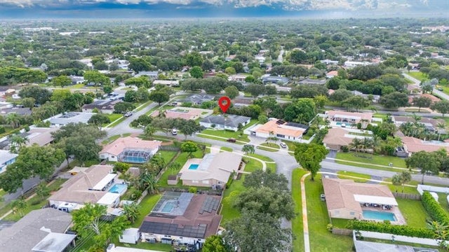 2 of 40 - 660 Nw 74th Ter, Plantation, FL